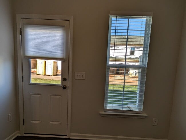 Photo - 556 Glen Clova Dr