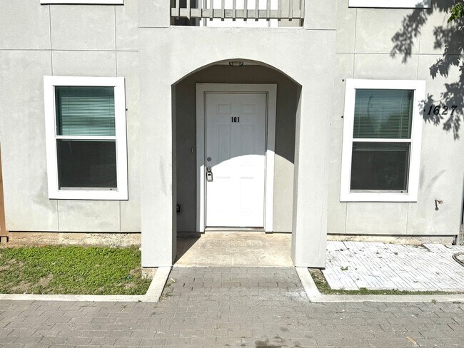 Photo - 1627 N Navidad St Unit 101