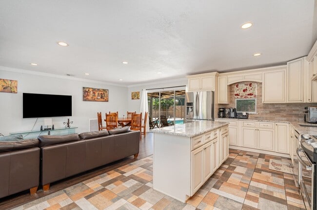Photo - 305 Sharon Dr