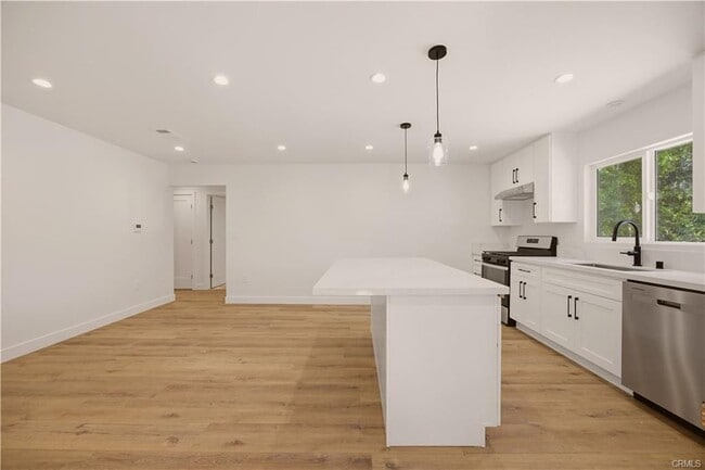 Photo - 17024 Parthenia St