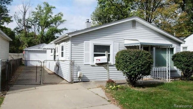Building Photo - 27791 Groveland St
