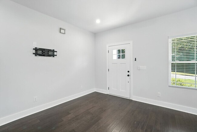 Photo - (MOVE IN SPECIAL!) Modern 3-Bedroom Home w...