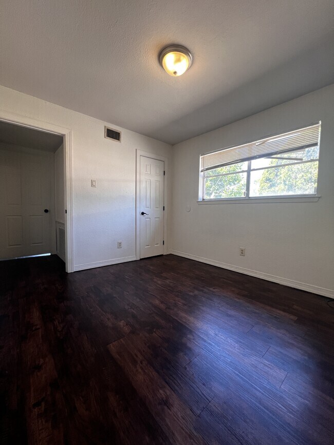 Photo - 14409 Pine St Unit 1