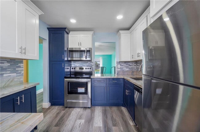 Building Photo - 2430 SW 81st Ave Unit 305