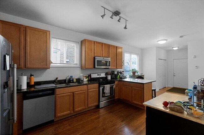 Photo - 3 bedroom in Chicago IL 60647 Unidad 2