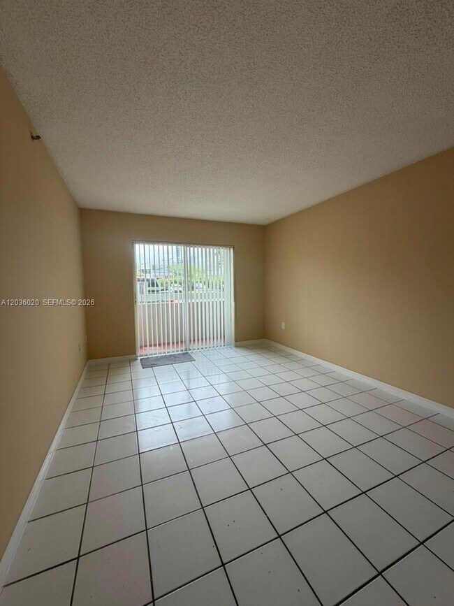 Photo - 600 NW 32nd Pl Unit 105