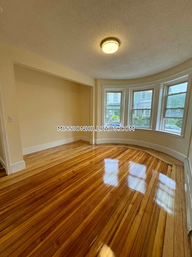 Building Photo - 5 Woodbine St Unit 1