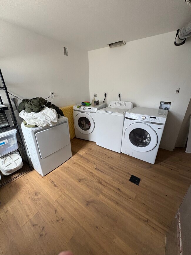 Photo - 2215 Ames St Unit B