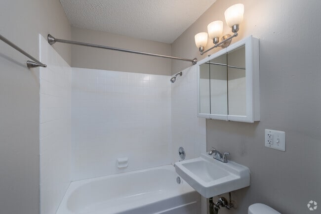1BR, 1BA - 538SF