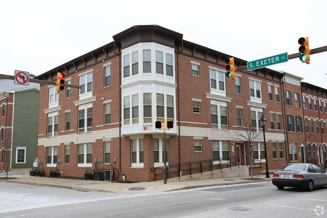 Primary Photo - 915 E Lombard St Apartments