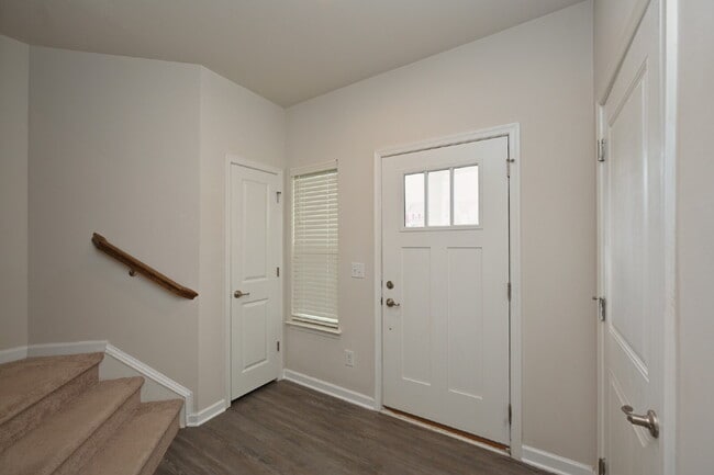 Photo - 633 Exmoor Dr