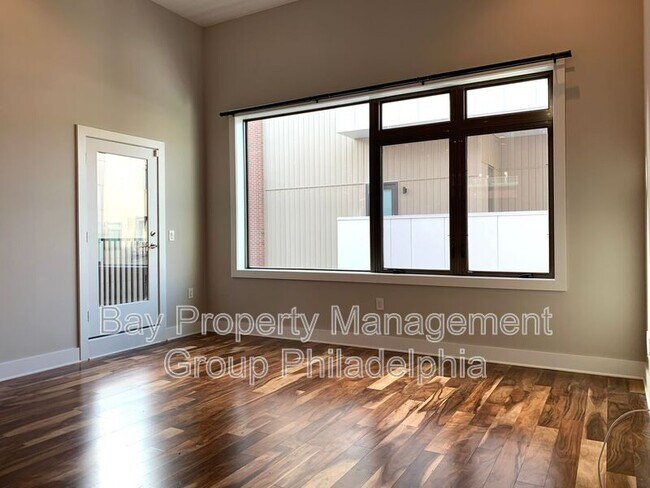 Photo - 842 N American St