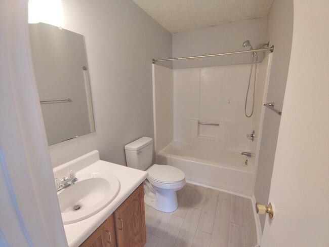 Photo - 16 Duiguid Dr