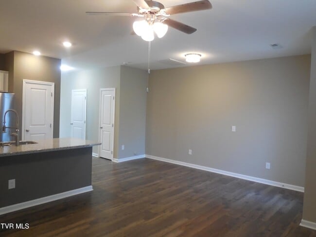 70 Moon Rock Ct