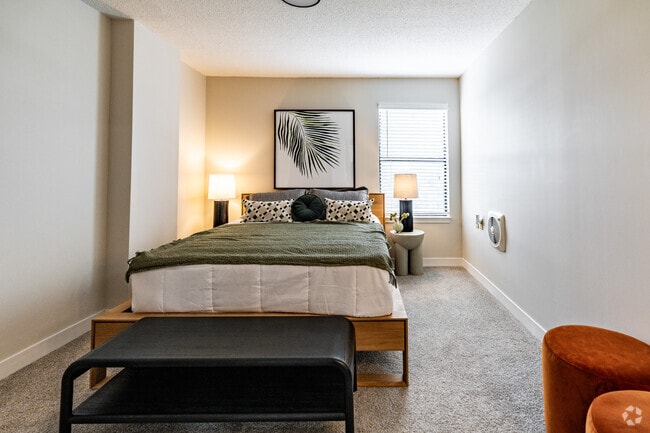 1BR, 1BA - 600SF - Bedroom