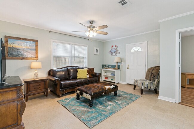 Photo - 324 Pine St