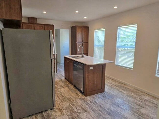 Photo - 501 E Kinney St