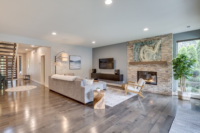 Photo - Beutiful 5 bedroom home on Wisti Lane!