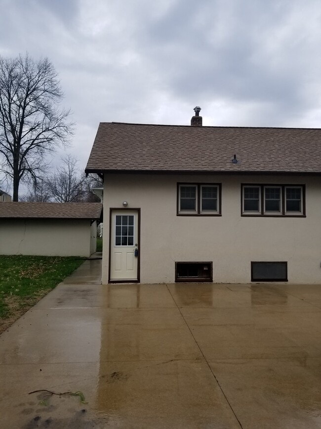 Photo - 2221 Main St