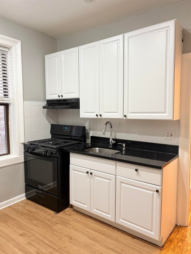 527-529-529 34th St Unit B4