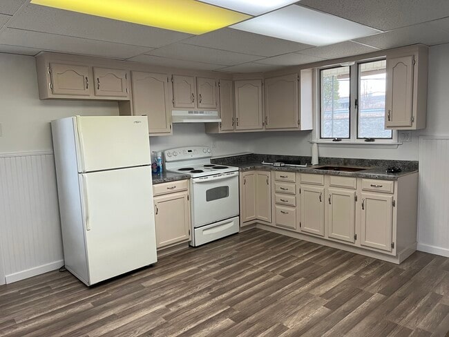 Photo - 130 S Apple St