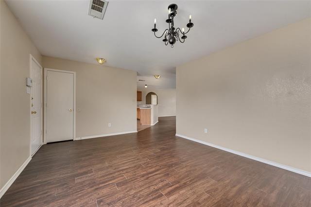 Photo - 2112 Chisolm Trl