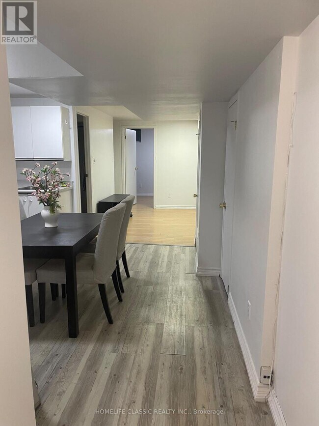 Photo - 102 Church St S