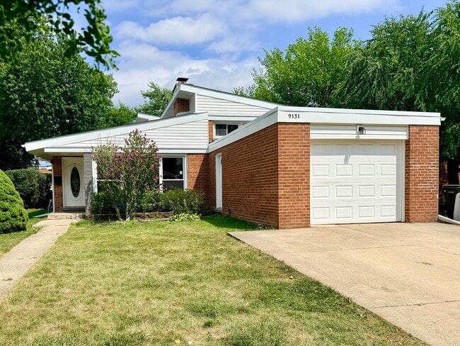 Building Photo - 9131 Kilbourn Ave