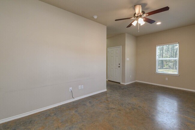 Photo - 20211 Hemlock Ln