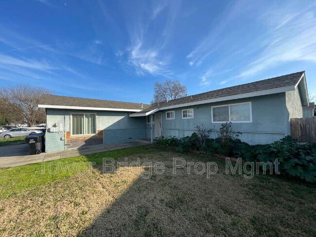 Photo - 8724 Halverson Dr