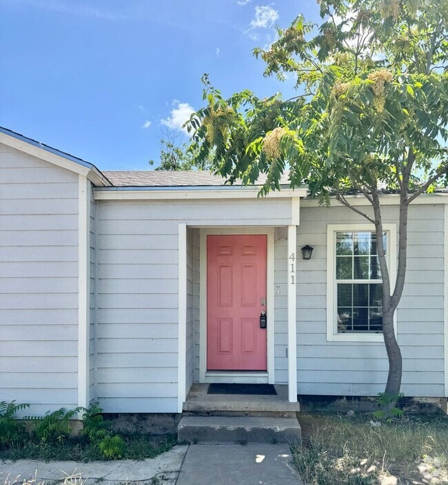 Building Photo - COMING JULY!!! 2 Bed 1 Bath Home!!