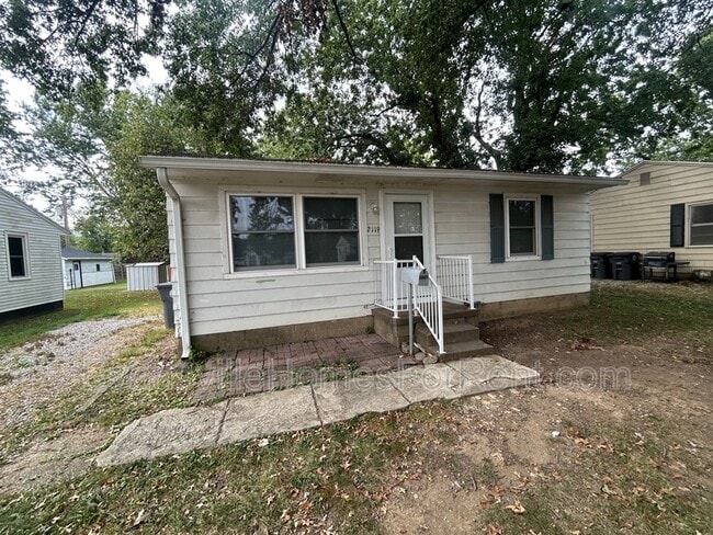 Building Photo - 2119 S Lombard Ave Rental