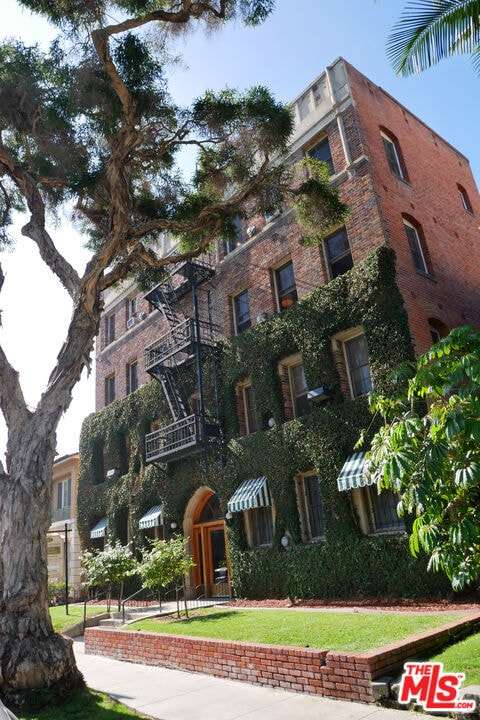 Photo - 611 Cloverdale Ave Unidad 305