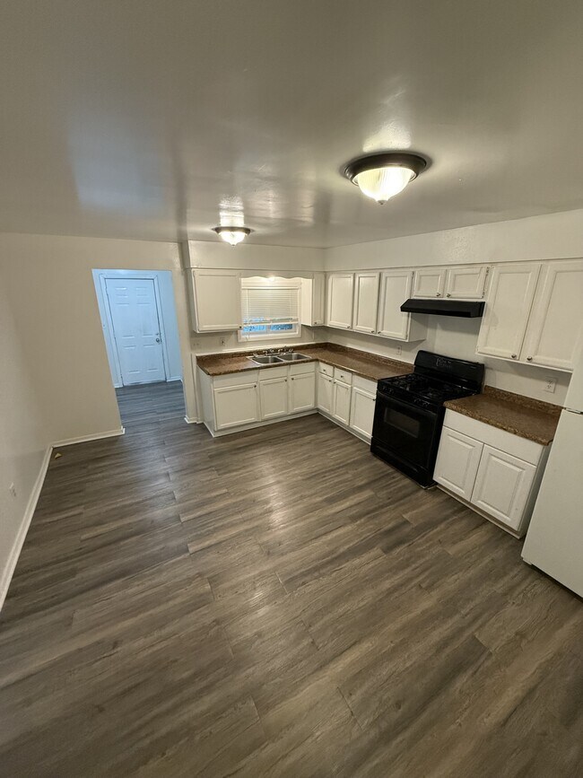 546 Edmund Ave W