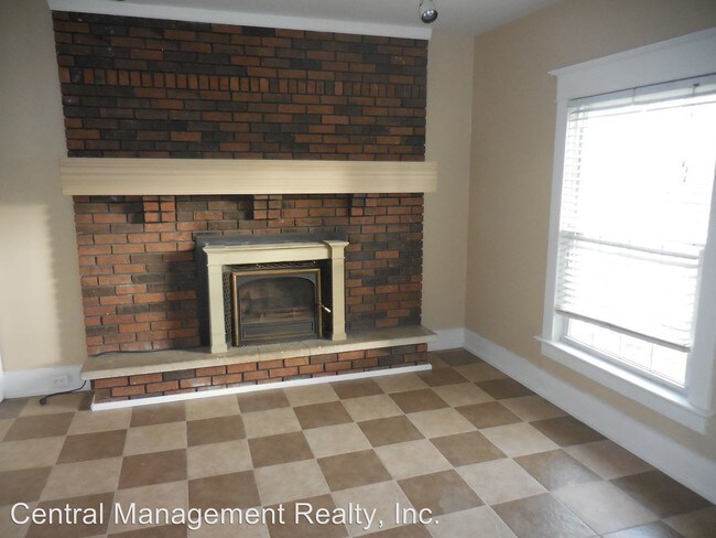 Photo - 3 br, 1 bath House - 842 E. 4th St.