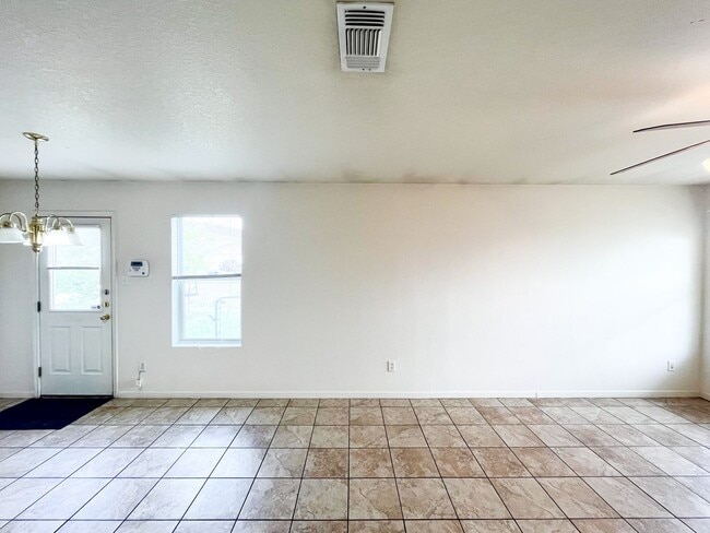 Photo - 3807 Wind Ct Unit B