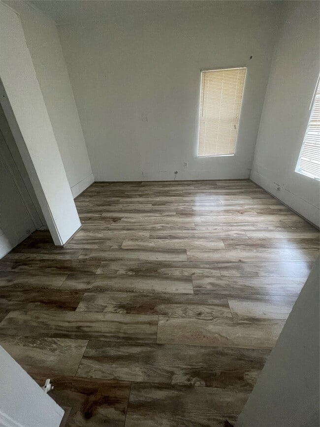 Photo - 115 12th St