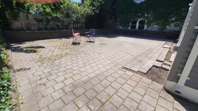 Shared back yard - 308 King St Unit Apartment #2(2nd and 3rd)