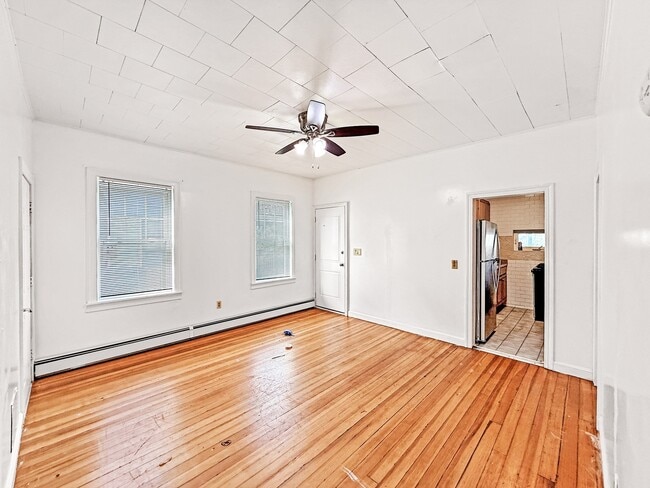 Building Photo - 28 Meadow St Unit 2