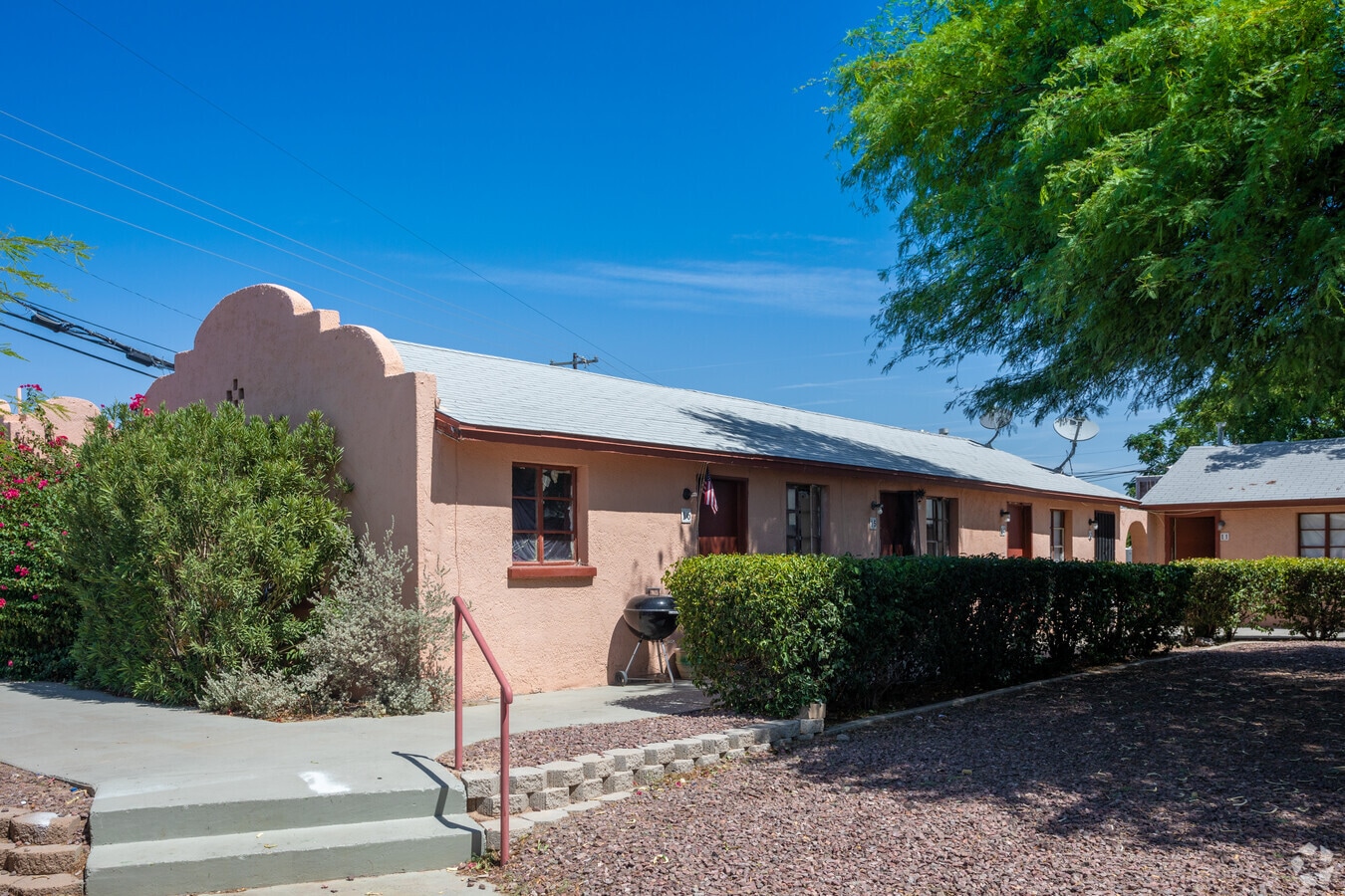 Desert Vista Village - Desert Vista Village Apartments