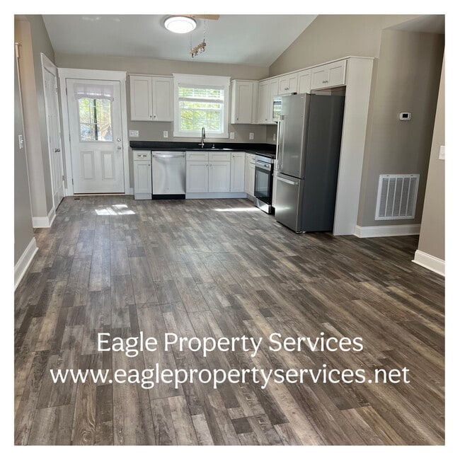 Photo - 114 Roslyn Ct