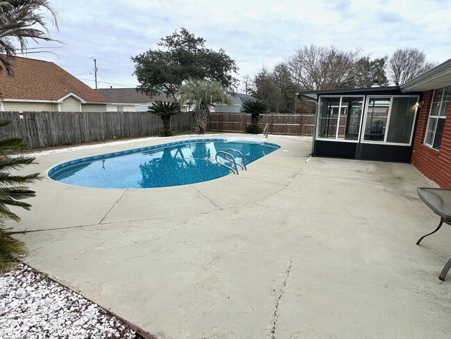 Photo - 318 Riverchase Blvd