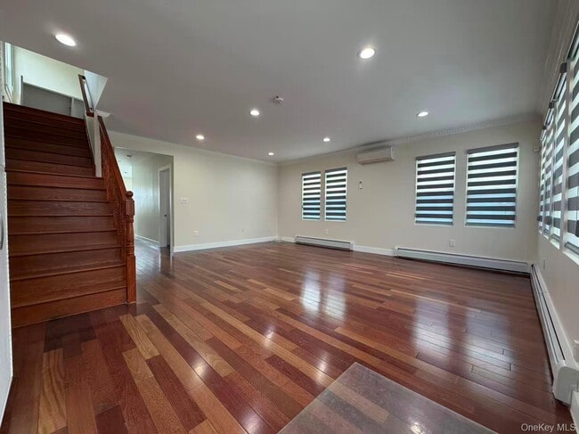 Photo - 30 Herkomer St