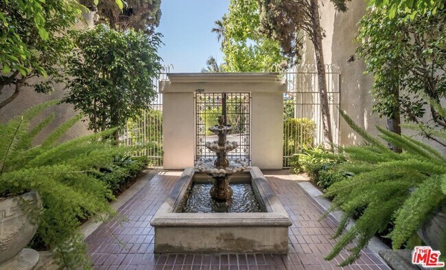 Photo - 8455 Fountain Ave Unidad 630 Rental