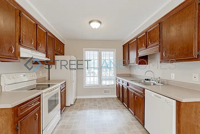 Photo - 709 Greensprings Dr