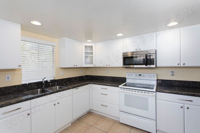 Photo - COMING SOON! 3BR Townhouse with Washer/Dry...