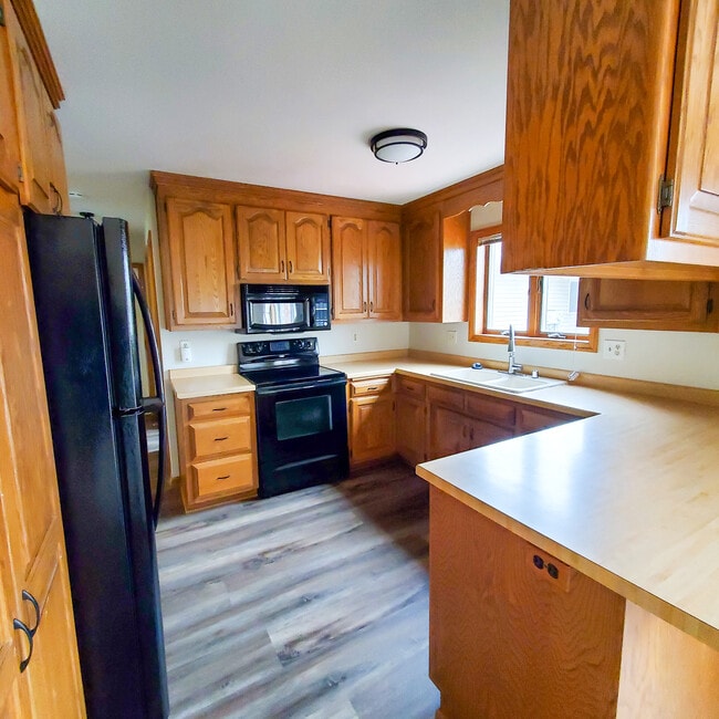Photo - 5104 Rustling Oaks Ln