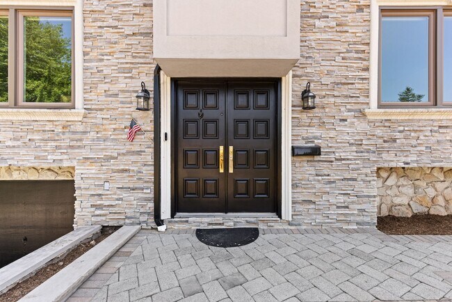 Photo - 275 Alfred Ave