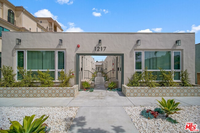 Building Photo - 1217 9th St Unit 12 Rental