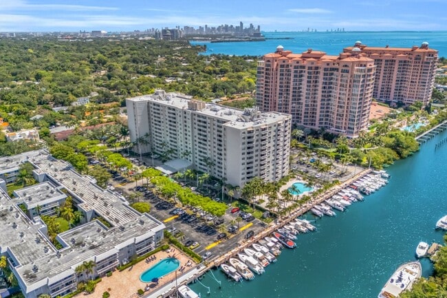 Building Photo - 90 Edgewater Dr Unit 1201